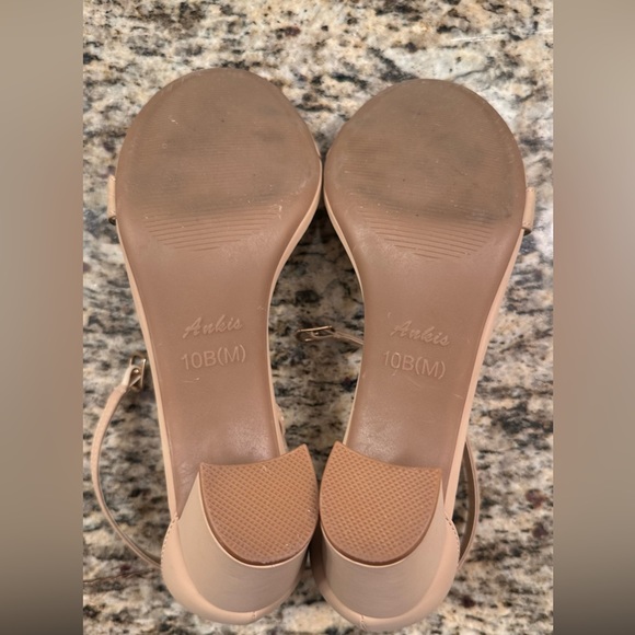 Heels - Picture 4 of 4